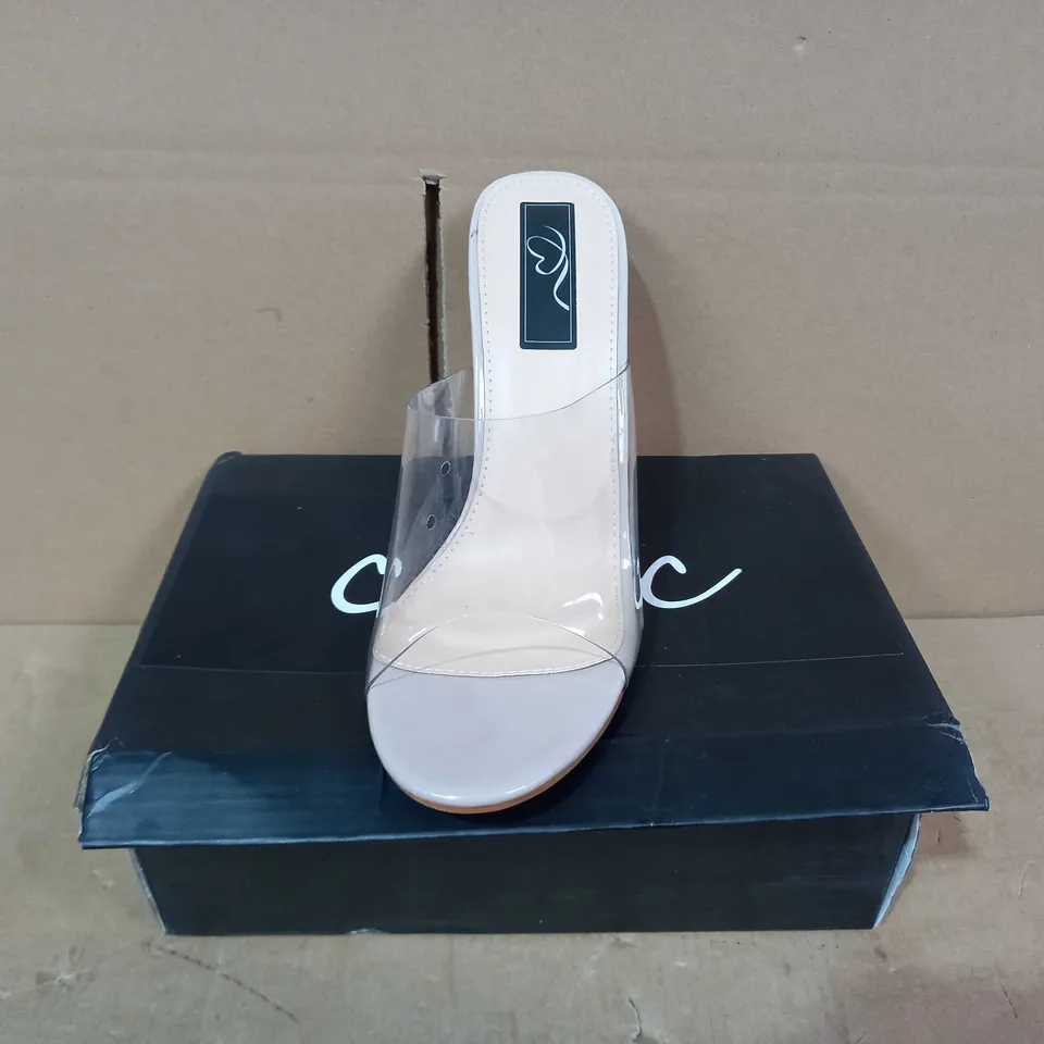 BOXED PAIR OF CHIC HEELS IN NUDE COLOUR UK SIZE 7
