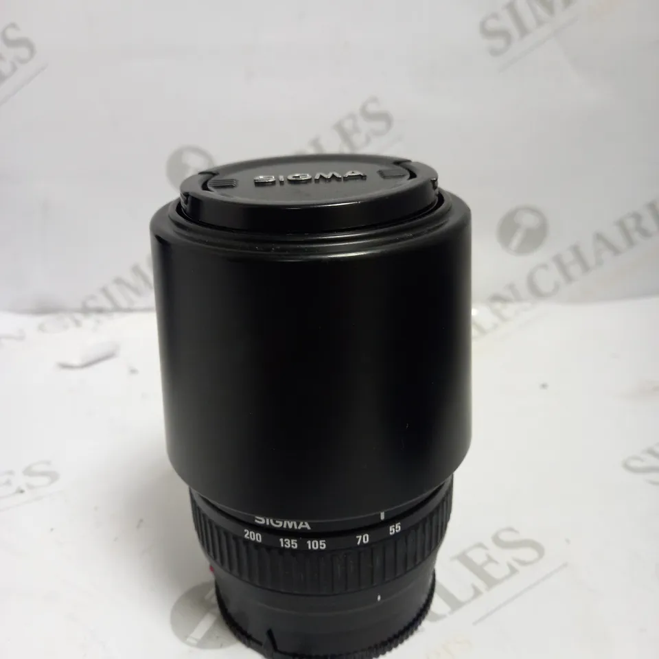 KONICA MINOLTA DYNAX 7D DIGITAL SLR CAMERA AND LENSES 