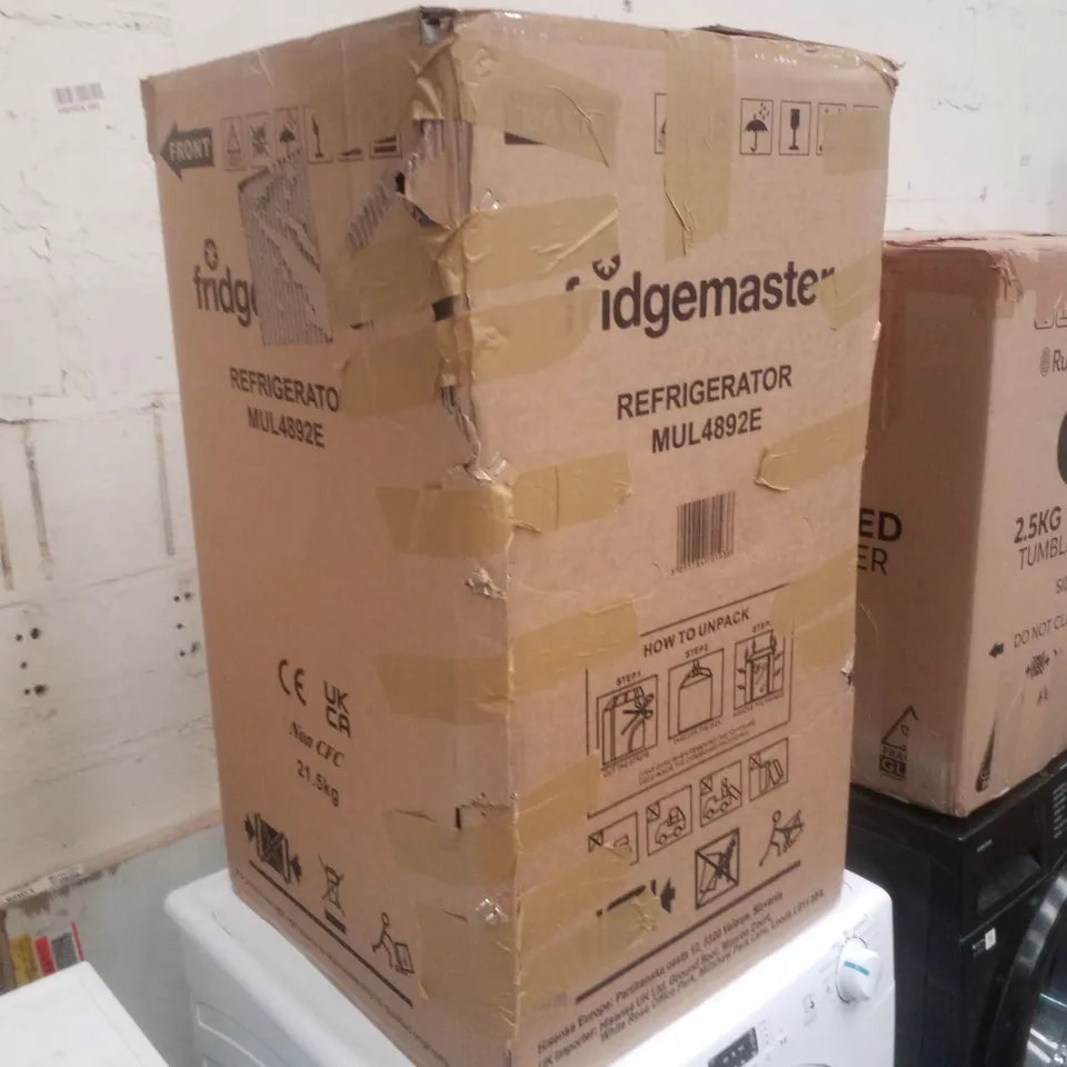 BOXED FRIDGEMASTER MUL4892E FREESTANDING UNDER-COUNTER FRIDGE - WHITE