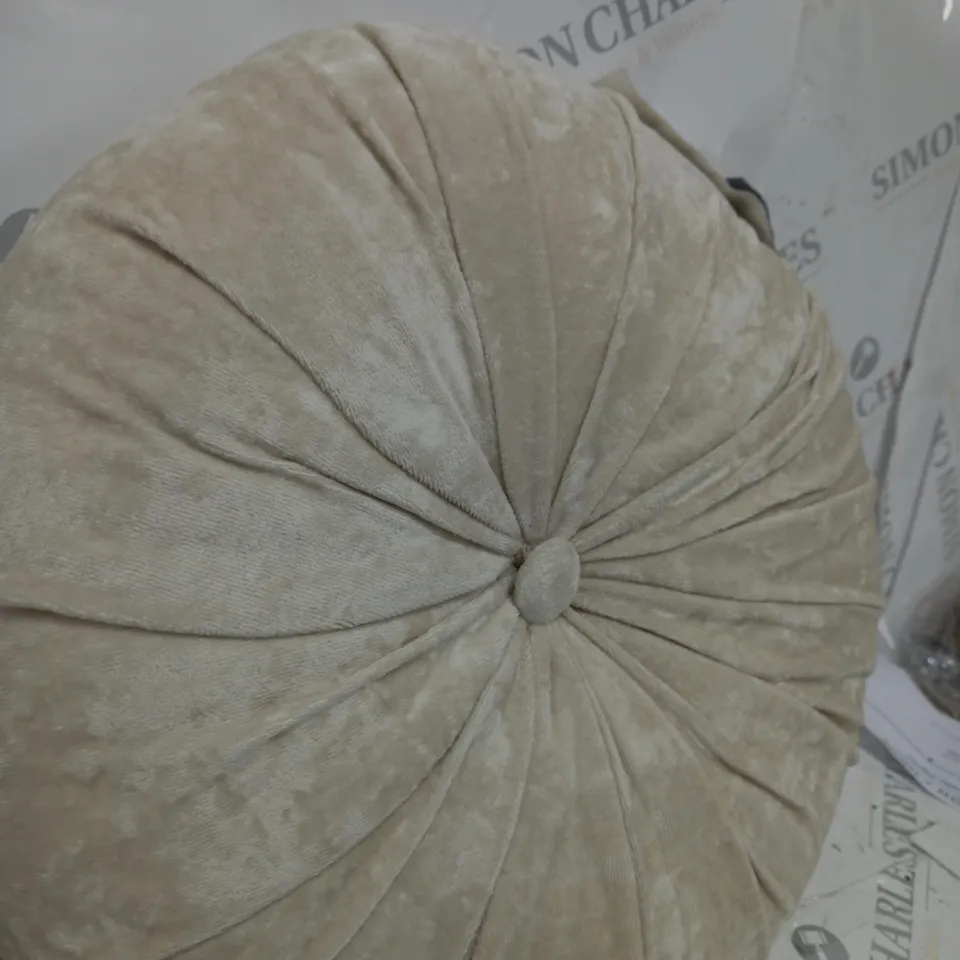 KARISSA CHAMPAGNE ROUND CUSHION