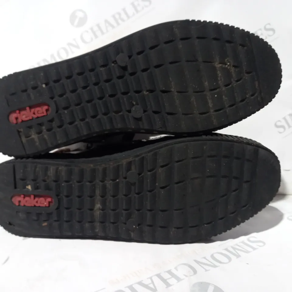 PAIR OF RIEKER HI TOP TRAINERS IN BLACK UK SIZE 6