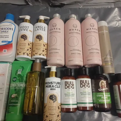 LOT OF APPROXIMATLEY 20 ASSORTED HEALTH AND BEAUTY ITEMS TO INCLUDE WAKEN MOUTHWASH, BULLDOG SHAMPOO AND CORSODYL MOUTHWASH