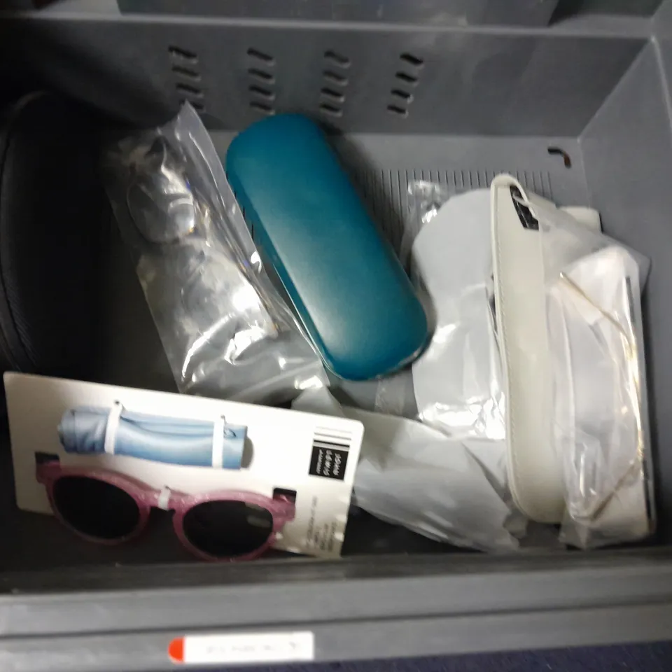 LOT OF APPROXIMATELY 20 ASSORTED PAIRS OF GLASSES AND CASES TOP INCLUDE SUPKLEY, ATTCLA SND YONADIS