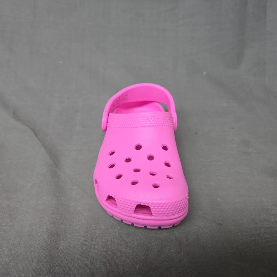 CROCS CLASSIC INFANT S CLOG SANDAL WITH BACK STRAP IN TAFFY PINK - SIZE C9