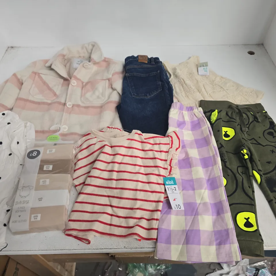 LARGE QUANTITY OF ASSORTED KIDS CLOTHING ITEMS TO INCLUDE GEORGE, RIPSTOP AND PRIMARK