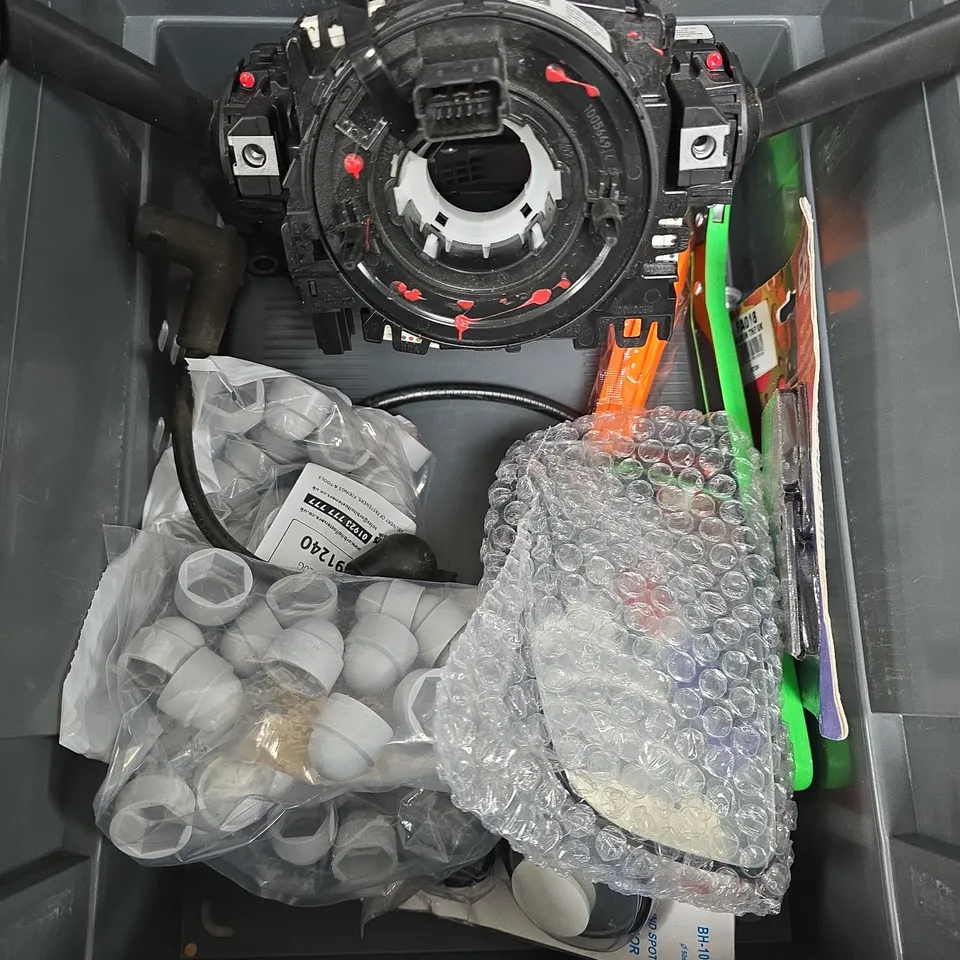 BOX OF ASSORTED CAR PARTS TO INCLUDE - STEERING NECK - BRAKE PADS - TYRE REPAIR KIT 