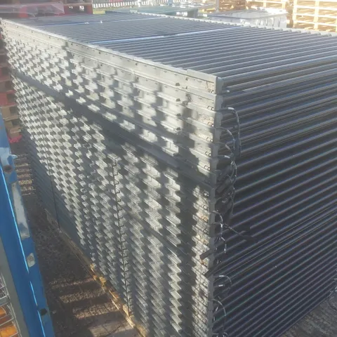 PALLET OF APPROX 30 X SOLYNDRA 200W SOLAR PANELS - MODEL: SL-200-200