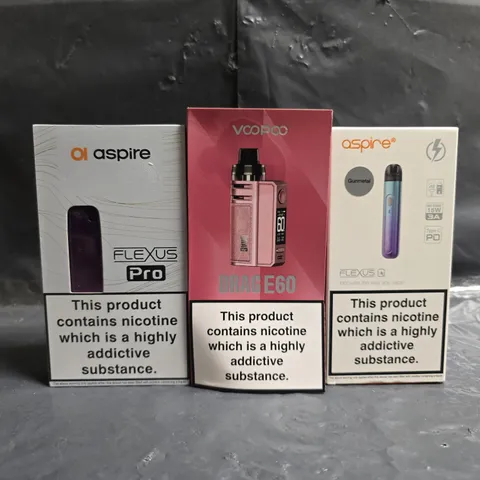 BOX OF APPROXIMATELY 20 ASSORTED E-CIGARETTE AND VAPING PRODUCTS TO INCLUDE VOOPOO, ASPIRE, ETC - COLLECTION ONLY