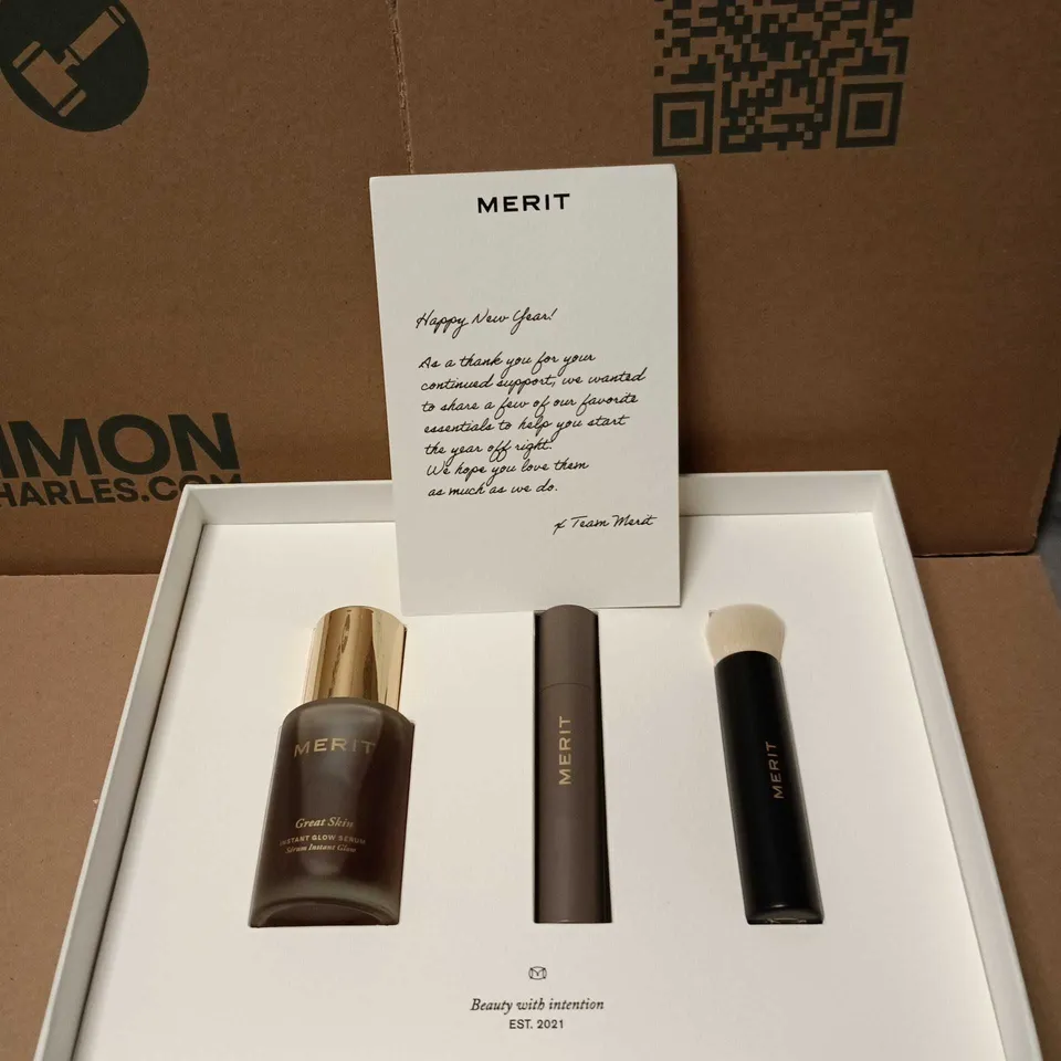 MERIT 3 ITEM GIFT SET TO INCLUDE GREAT SKIN INSTANT GLOW SERUM, BRUSH ETC