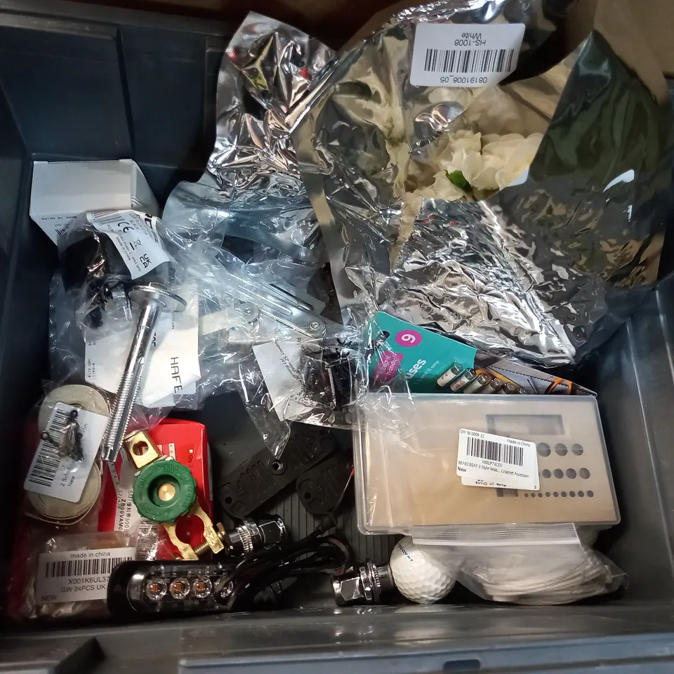 LOT OF APPROXIMATEY 15 ITEMS TO INCLUDE FERREX CUTTING DISC SET (125mm), SRIXIN GOLFBALLS, INSCENCES, ETC