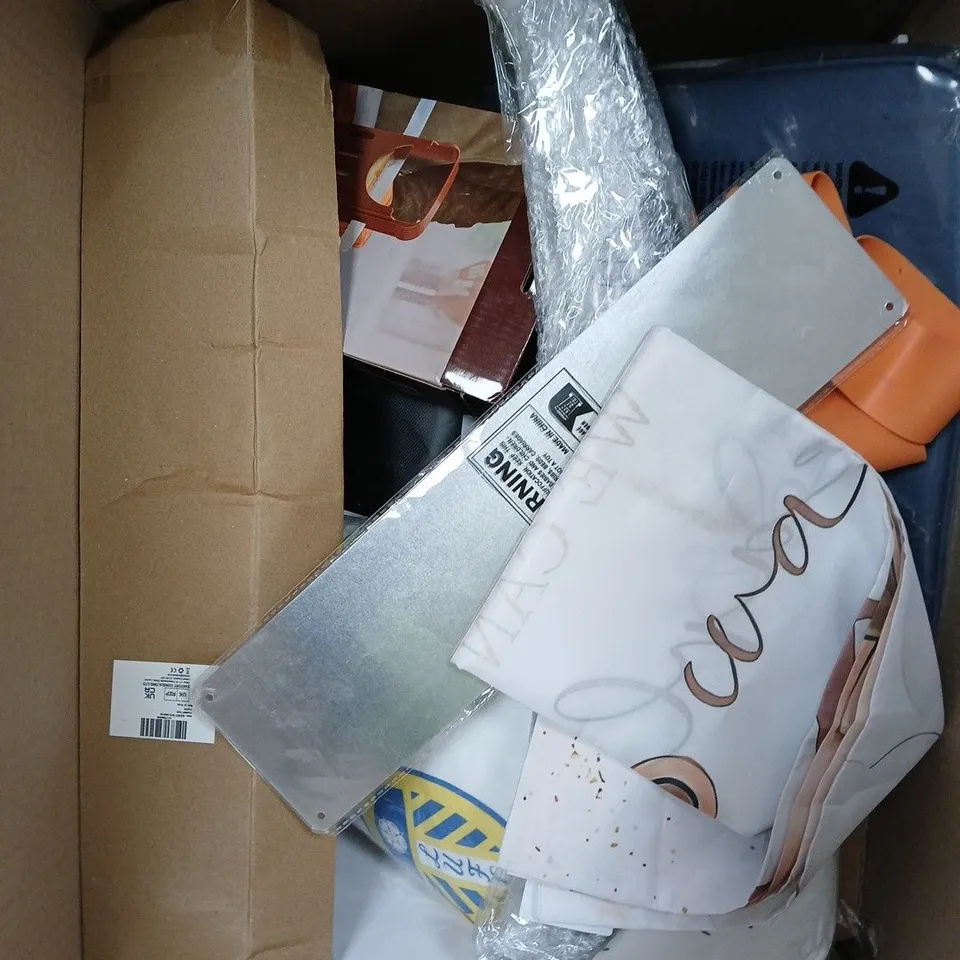 APPROXIMATELY 15 ASSORTED HOUSEHOLD PRODUCTS TO INCLUDE WALLPAPER, GREEN SHEETS, NUBY BOTTLE ETC