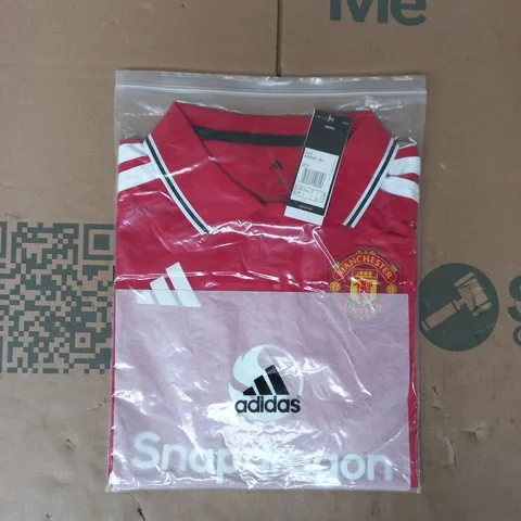 BAGGED ADIDAS MANCHESTER UNITED FOOTBALL JERSEY IN RED SIZE LARGE