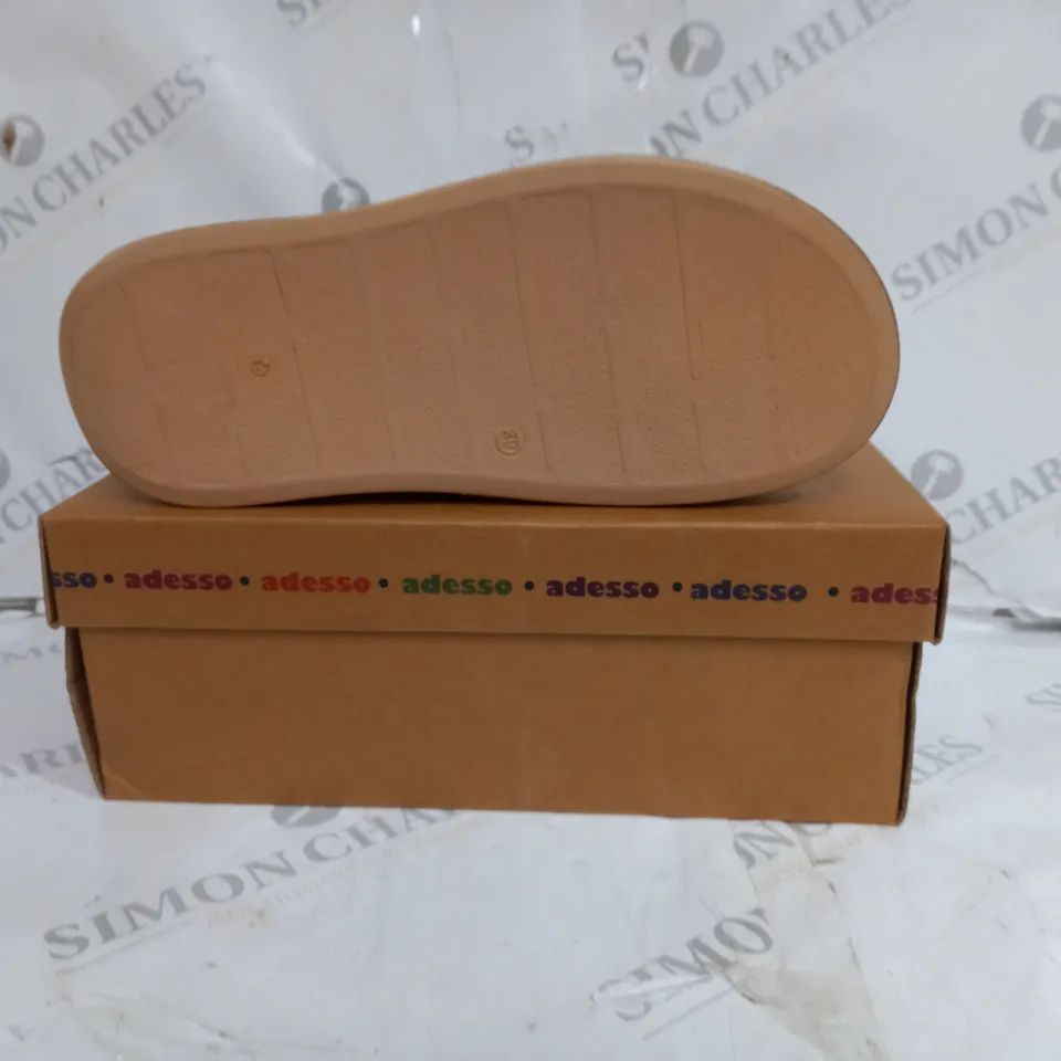 BOXED ADESSO LEATHER PLATFORM SANDAL IN GOLD SIZE 6