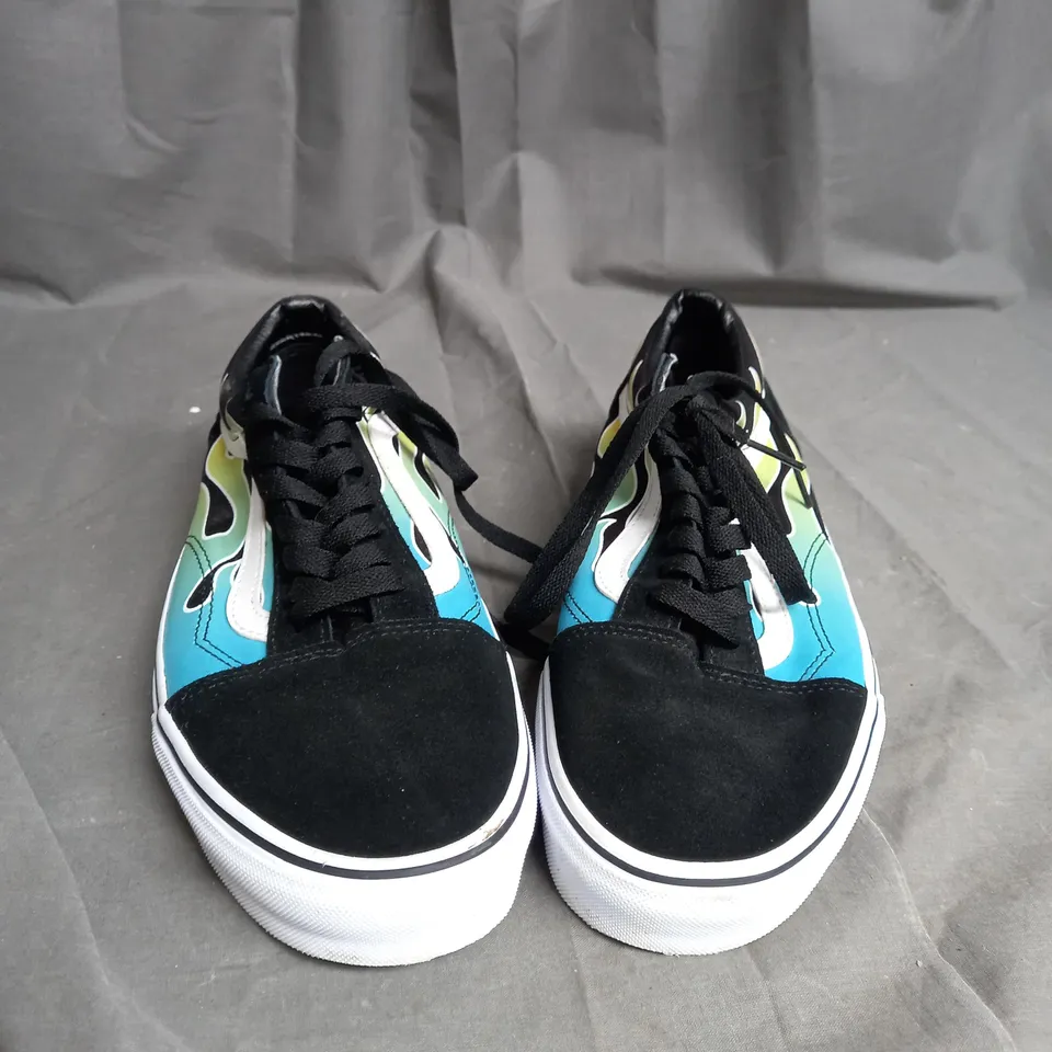 PAIR OF BLACK VANS WITH FIRE DESIGN SIZE 9.5