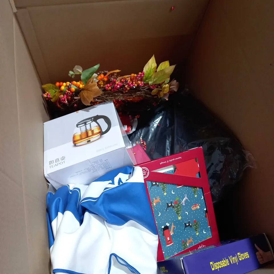 BOX OF ASSORTED ITEMS APPROXIMATELY 20 TO INCLUDE IPAD CASE, DECORATIONS, BRIGHTON FC FLAG ETC