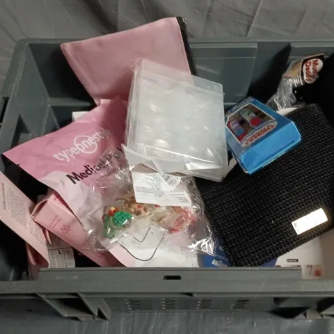 APPROXIMATELY 15 ASSORTED HEALTH & BEAUTY PRODUCTS TO INCLUDE TOOTHBRUSHES, MAKEUP BAG AND NAIL MACHINE 