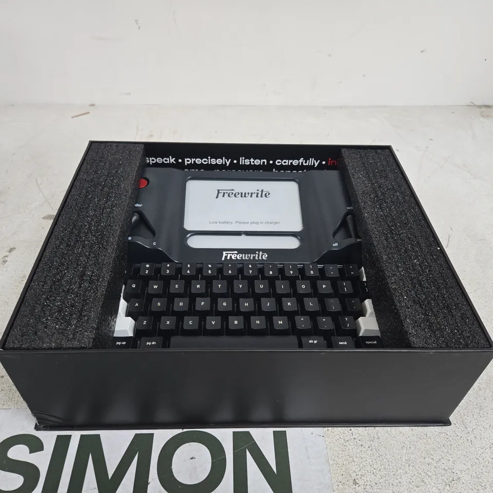 SMART TYPEWRITER FREEWRITE (3RD GEN) BOXED