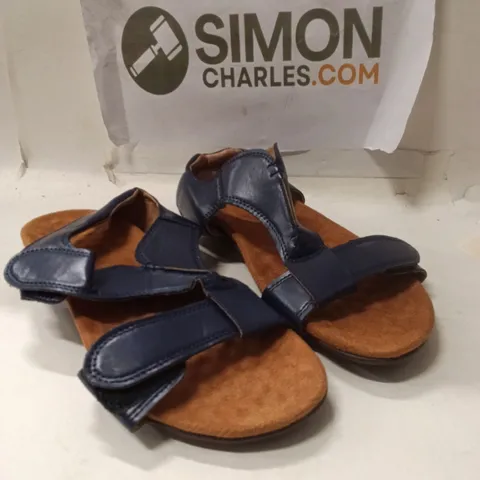 WOMEN'S BLUE LEATHER SANDALS (NO SIZE SHOWN - ESTIMATED SIZE UK7/8W)