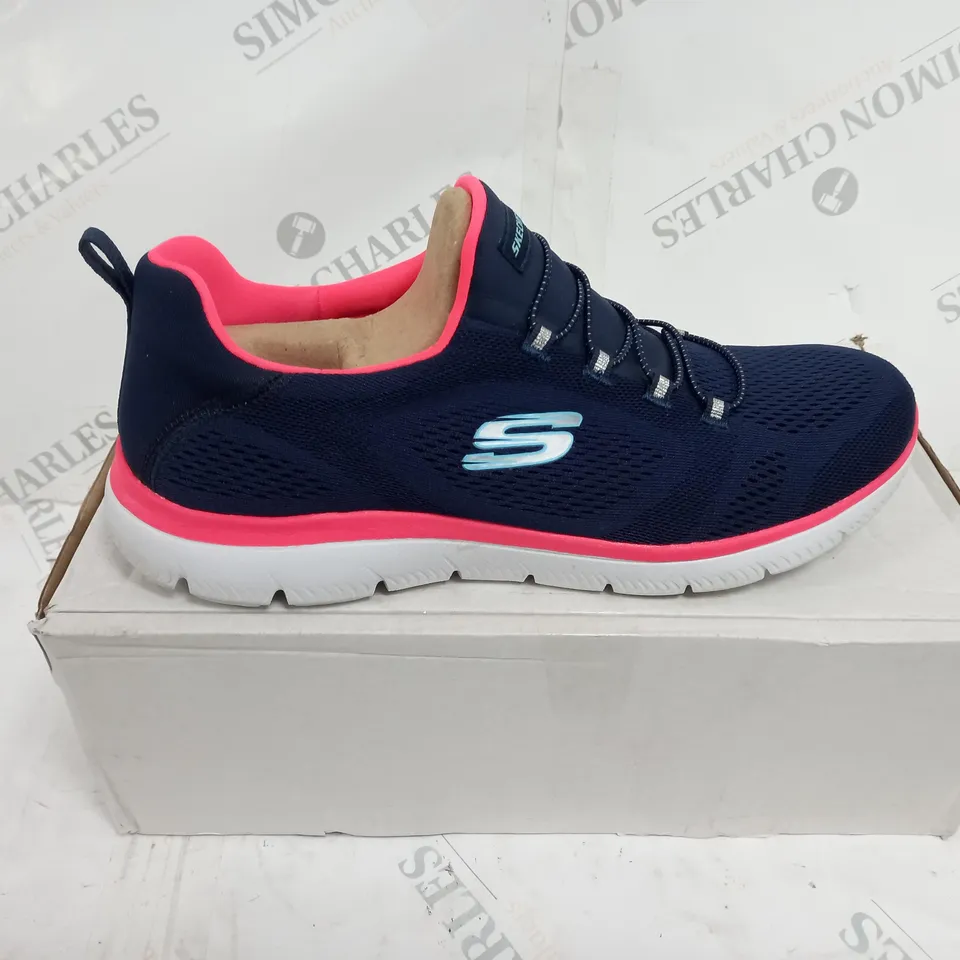 SKECHERS SUMMITS PERFECT VIEWS BUNGEE TRAINER SIZE 8