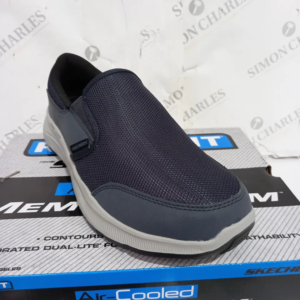 BOXED PAIR OF SKECHERS AIR COOLED MEMORY FOAM TRAINERS IN NAVY SIZE 9