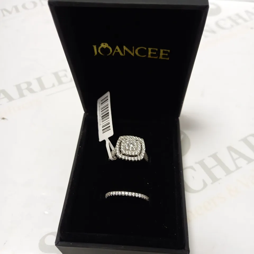 JOANCEE SET OF SILVER RINGS WITH STONES