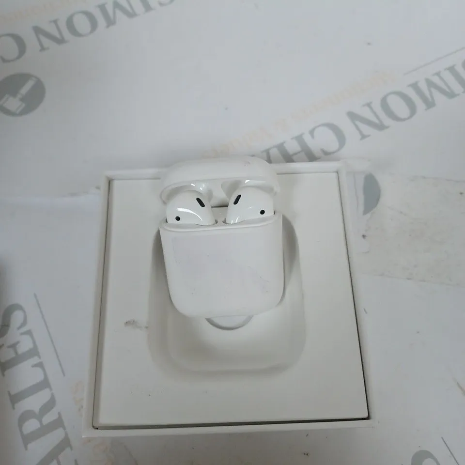 APPLE AIRPODS 1ST GENERATION