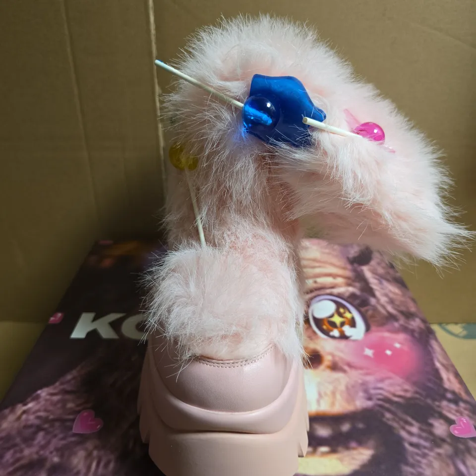 BOXED PAIR OF KOI HAIRY LOLLIPOP SNOW BOOTS - CANDY PINK - UK SIZE 5