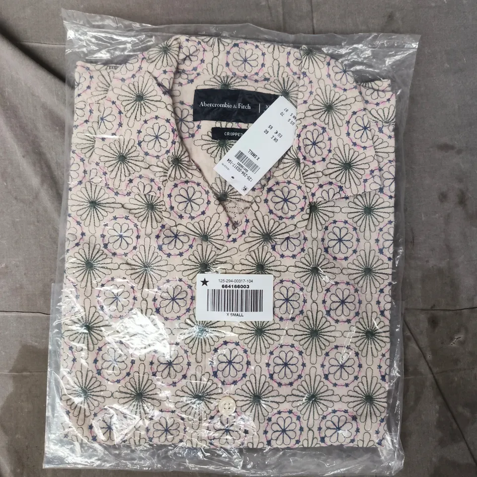 BAGGED ABERCROMBIE & FITCH CROPPED BUTTON-UP SHIRT IN MULTICOLOUR SIZE XS