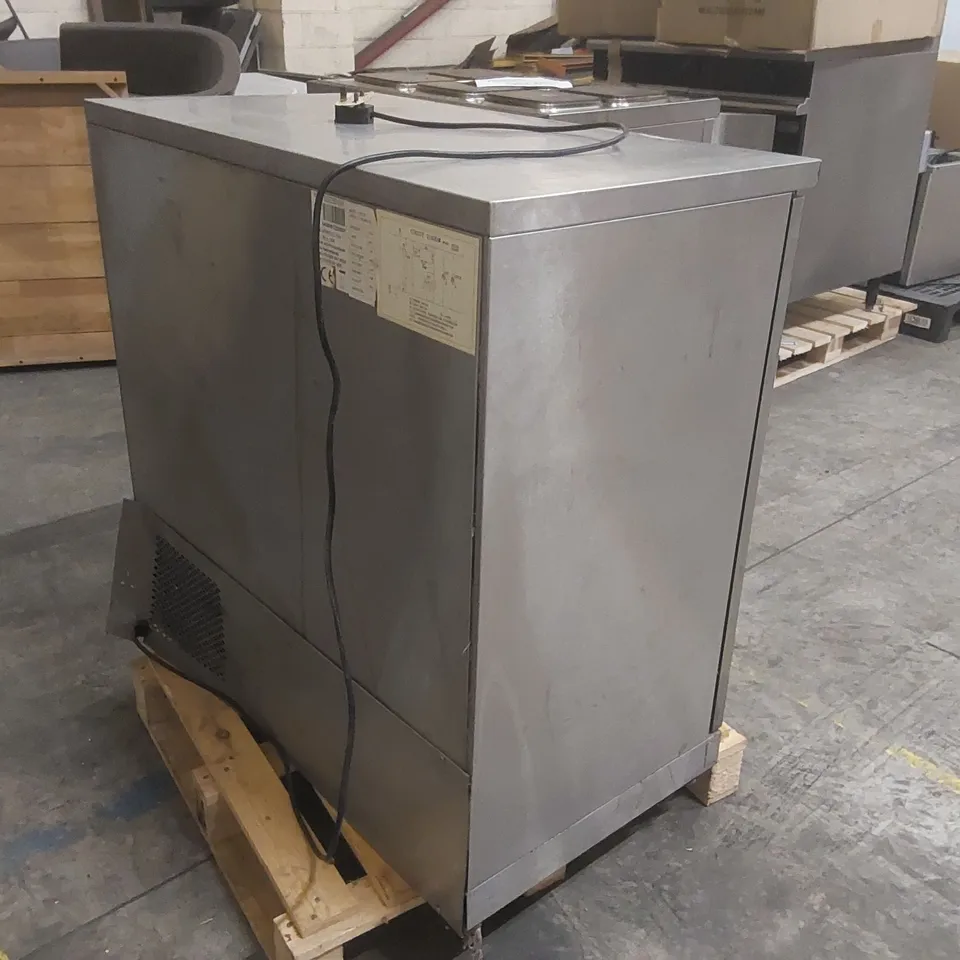 COMMERCIAL DRINKS DISPLAY CHILLER
