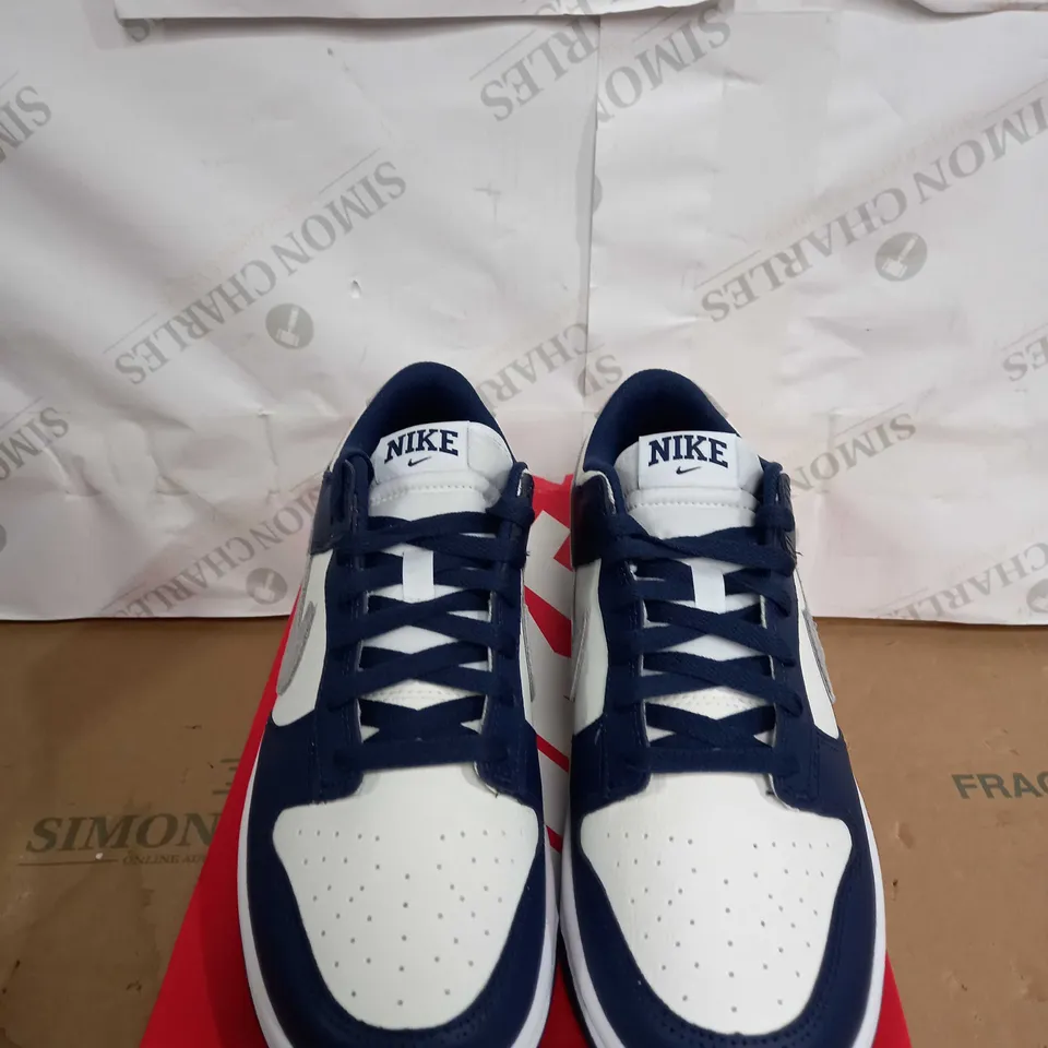 BOXED PAIR OF NIKE DUNK LOWS SIZE 9