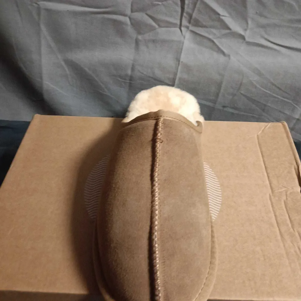 BOXED PAIR OF ARTHUR CAMERON MICHAEL CHESTNUT SLIPPERS – UK 11 (MEN'S)