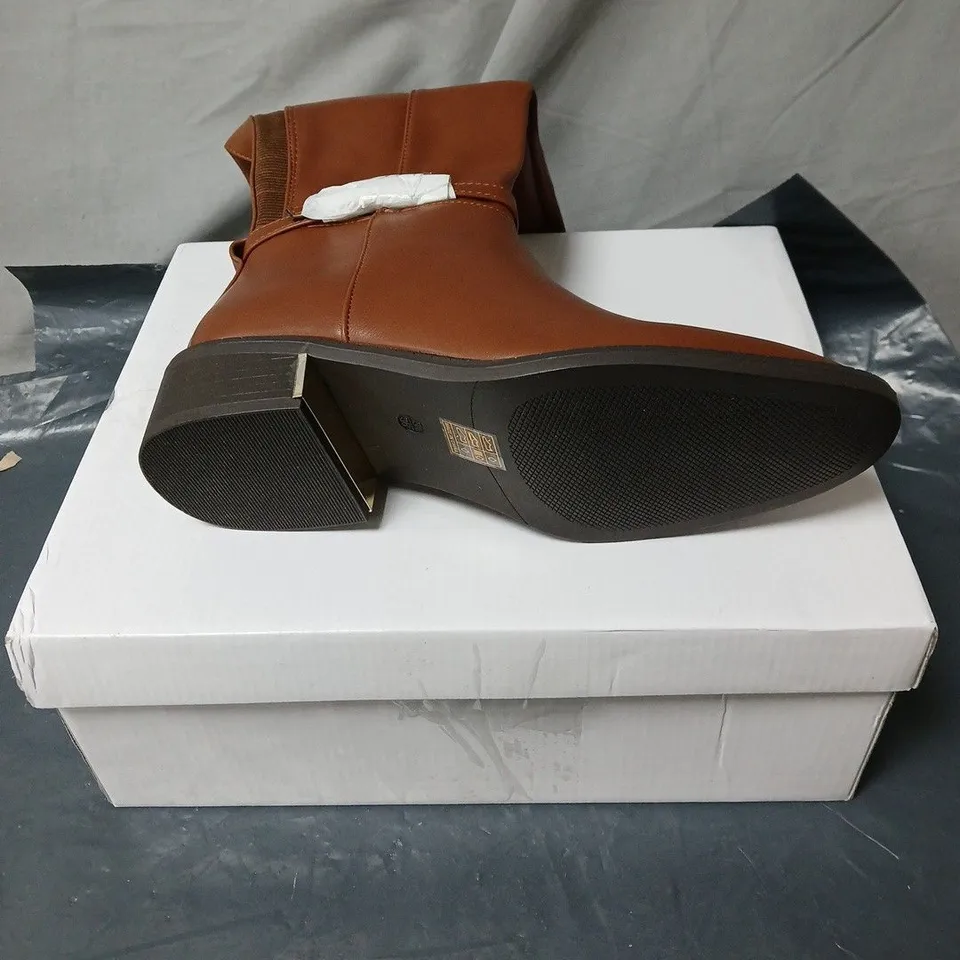 TAN RIDING BOOTS SIZE 3 BOXED 