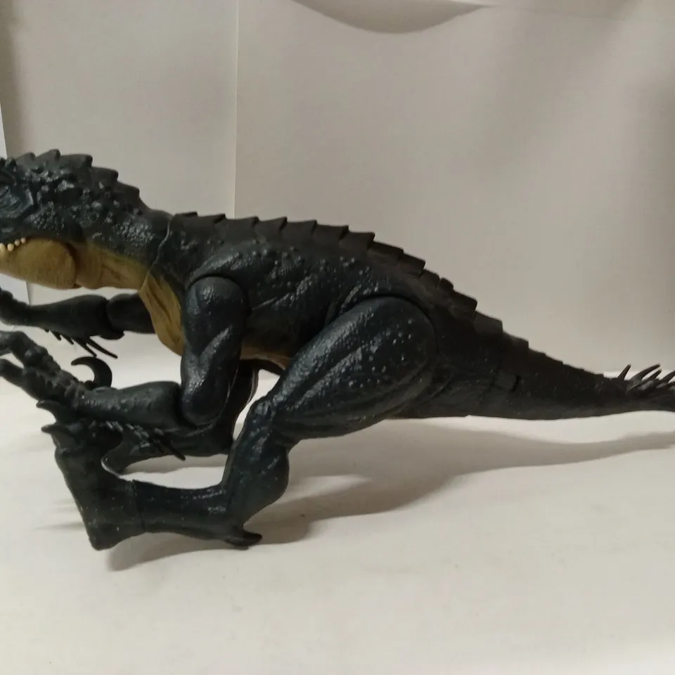 BOX TO CONTAIN APPROXIMATELY 11 DINOSAUR FIGURES