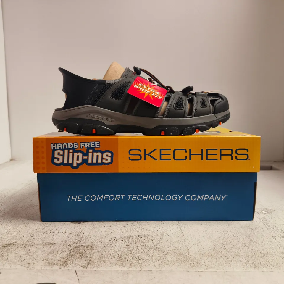 BOXED PAIR OF SKECHERS SLIP-INS SHOES IN BLACK/CHARCOAL SIZE UK 6.5