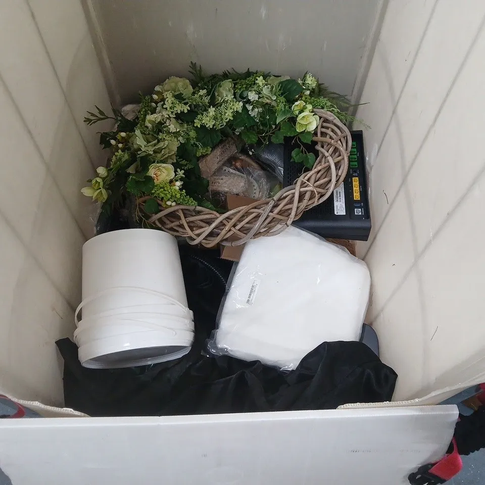 LARGE QUANTITY OF ASSORTED HOUSEHOLD ITEMS TO INCLUDE HANGING CERAMIC AIR POTS, HEART THEMED U SHAPED CUSHION AND WALLPAPER