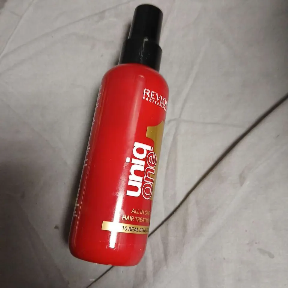 APPROXIMATELY 20 ASSORTED HEALTH & BEAUTY PRODUCTS INCLUDING REVLON UNIQ ONE HAIR TREATMENT SANCTUARY SPA BODY BUTTER AND SOAP & GLORY BODY WASH