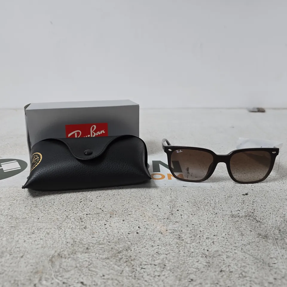 RAY BAN SQUARE SUNGLASSES IN CASE