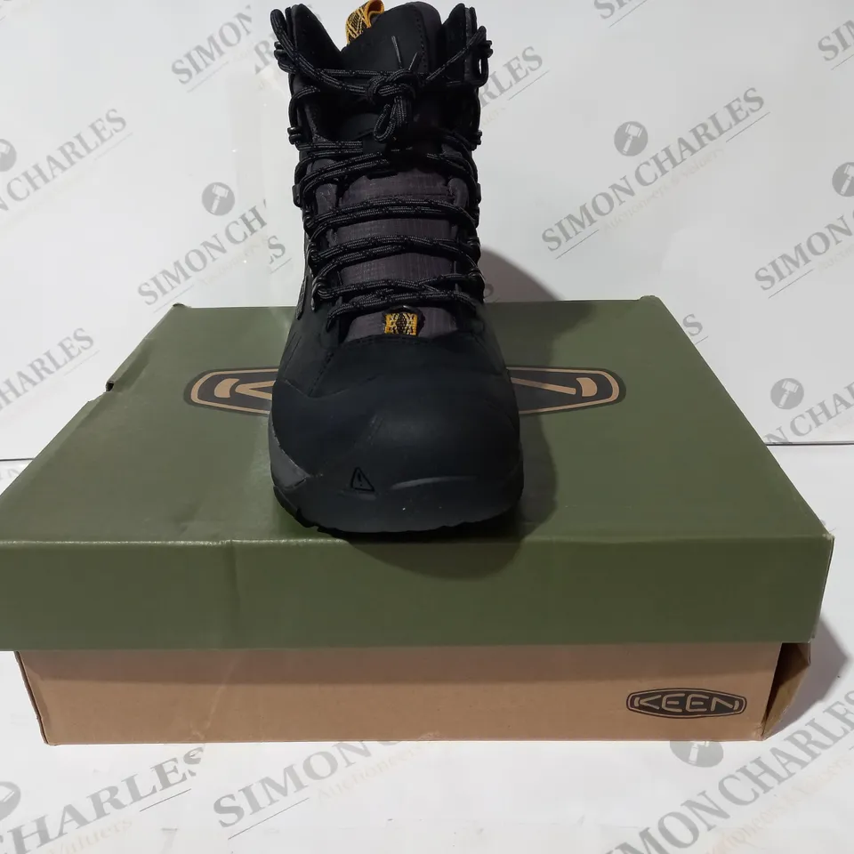 BOXED PAIR OF KEEN REVEL IV MID POLAR BOOTS IN BLACK UK SIZE 9