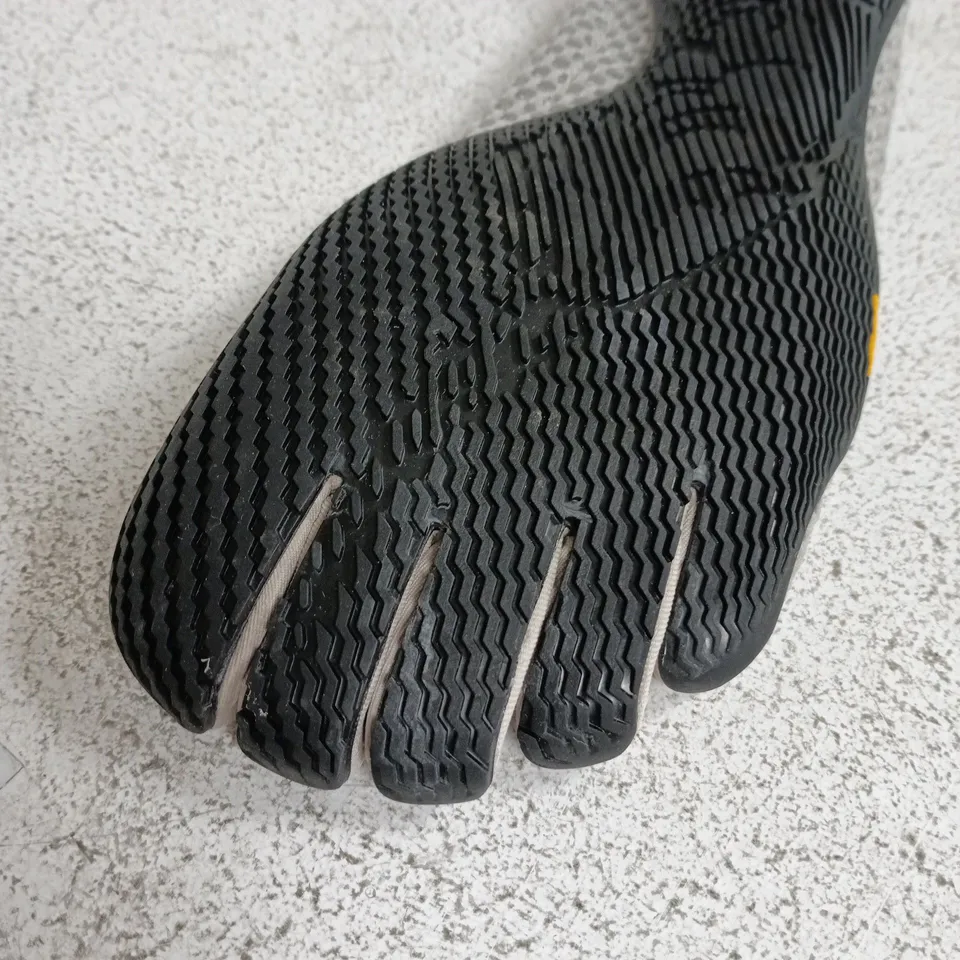 PAIR OF VIBRAM FIVE FINGERS SLIP ON SHOES - 38
