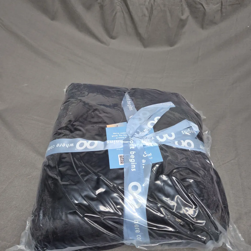 SEALED OODIE OVERSIZED HOODED BLANKET - BLACK 