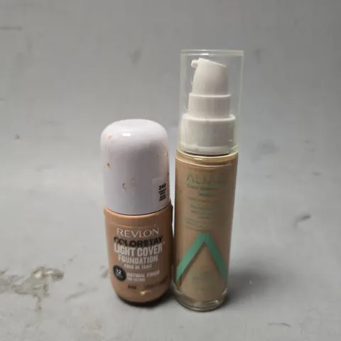 BOX OF APPROXIMATELY 30 ASSORTED ITEMS TO INCLUDE - REVLON COLORSTAY LIGHT COVER FOUNDATION 240 MEDIUM , ALMAY CLEAN COMPLEXION MAKEUP 