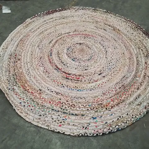 QUALITY DESIGNER AREA RUG - APPROXIMATELY 183X183CM