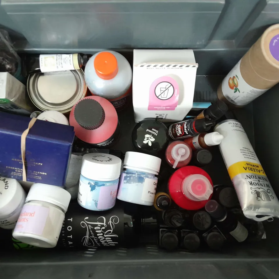 APPROXIMATELY 20 ASSORTED HOUSEHOLD ITEMS TOO INCLUDE SOIL METER - YANKEE CANDLE - ACRYLIC PAINT - RONSEAL- ETC 