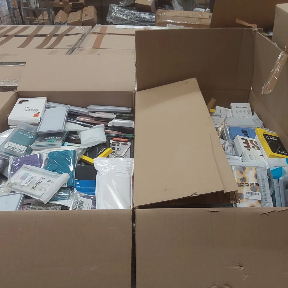 PALLET CONTAINING A VERY LARGE QUANTITY OF ASSORTED PHONE CASES ECT