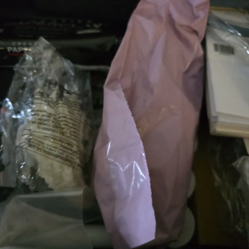 APPROXIMATELY 12 ASSORTED ITEMS TO INCLUDE - CREATIVE PAPER CLAY , POS MACHINE RECIPETS ETC
