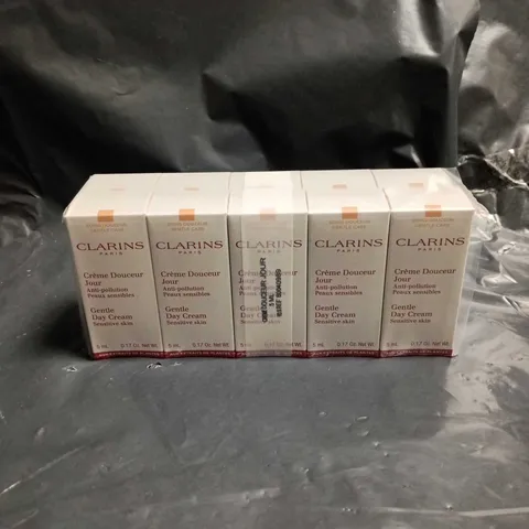 APPROXIMATELY 25 CLARINS GENTLE DAY CREAMS MULTI PACKS - 25 X 10 PACK