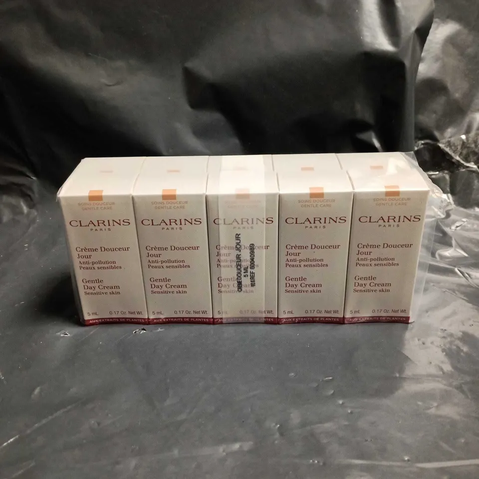 APPROXIMATELY 25 CLARINS GENTLE DAY CREAMS MULTI PACKS - 25 X 10 PACK