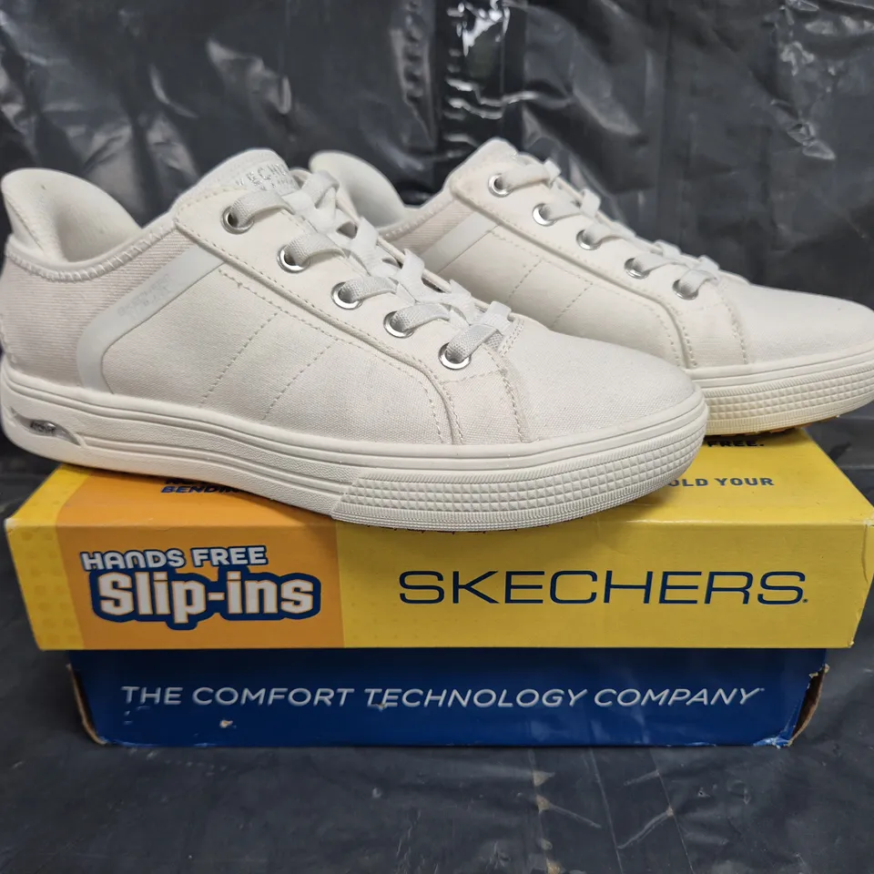 BOXED PAIR OF SKECHERS ARCADE SLIP-ON TRAINERS IN WHITE SIZE 3