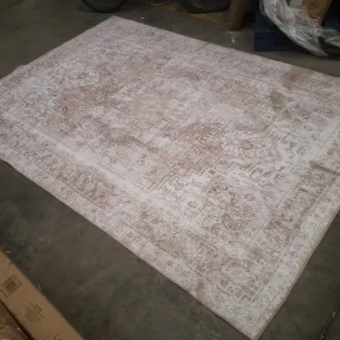 QUALITY DESIGNER AREA RUG APPROXIMATELY 200×280CM