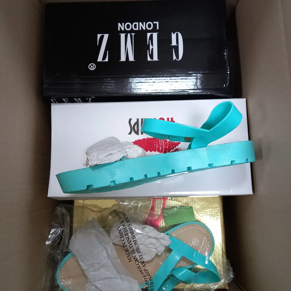 BOX OF APPROXIMATELY 5 PAIRS OF SHOES TO INCLUDE GOLD HEELS, LOW SPIKED SHOES, PLATFORM BLACK & WHITE SANDALS ETC